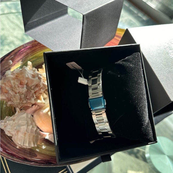 VINCE CAMUTO Women's Mother of Pearl Watch (Ayla) NIB MSRP$160 - Picture 3 of 4